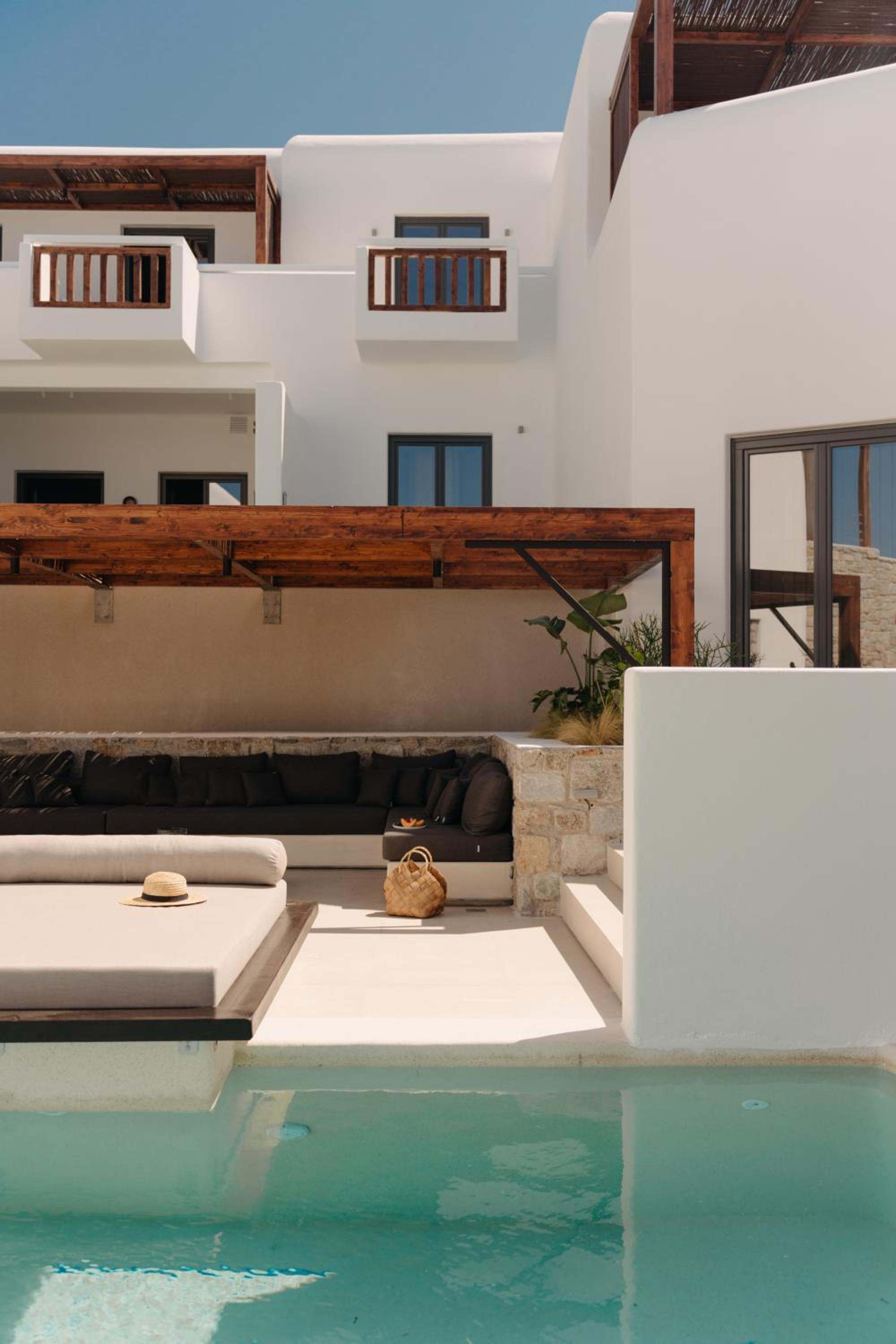Del Sol Suite: the private pool and a daybed in front of the suite